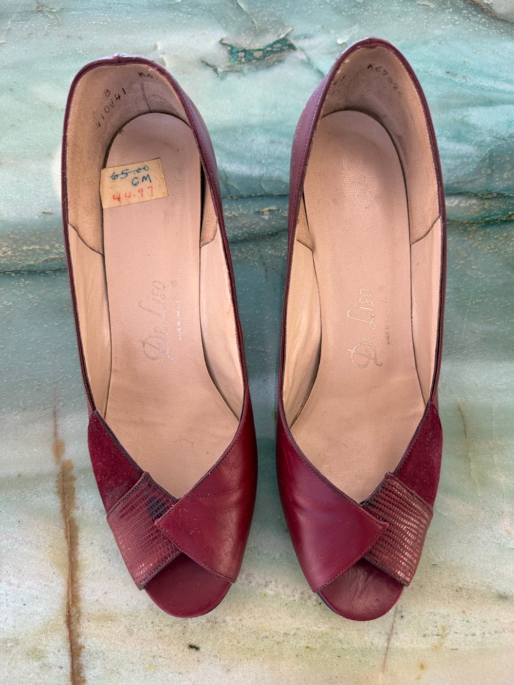 1940s to the 1960s De liso Debs burgundy leather/ suede / reptile peep toe heel